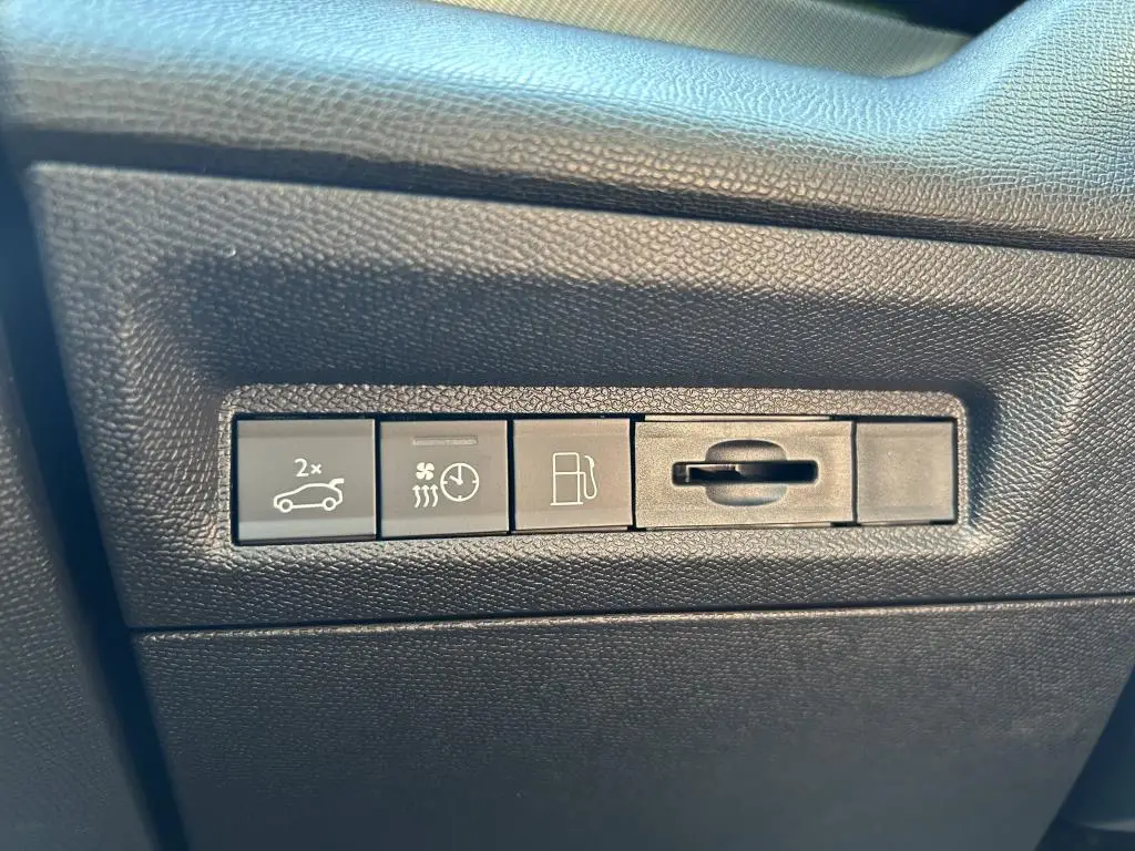 Peugeot 408 GT 240 e-DCS7 1,6 PureTech / 177kW