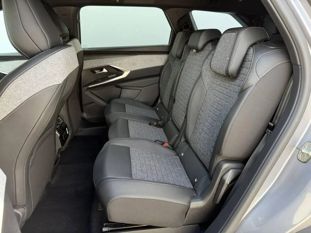 Peugeot 5008 ALLURE Hybrid e-DCS6 1,2 / 107kW
