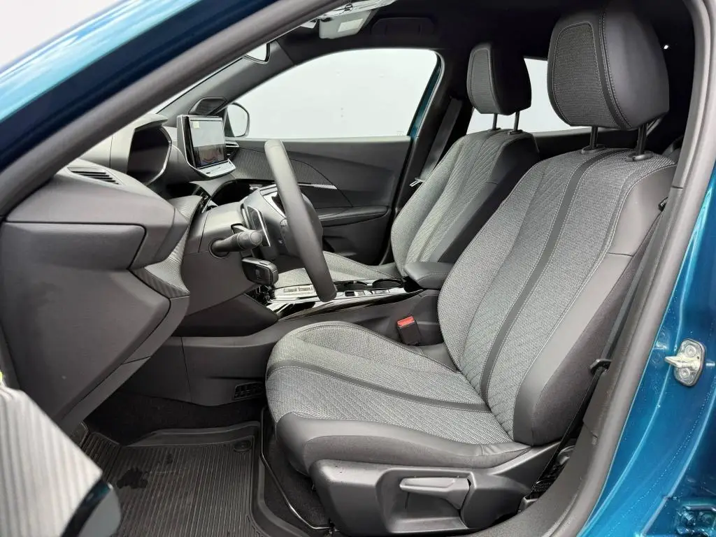 Peugeot 2008 ALLURE Hybrid  1,2 145 e-DCS6 / 107kW