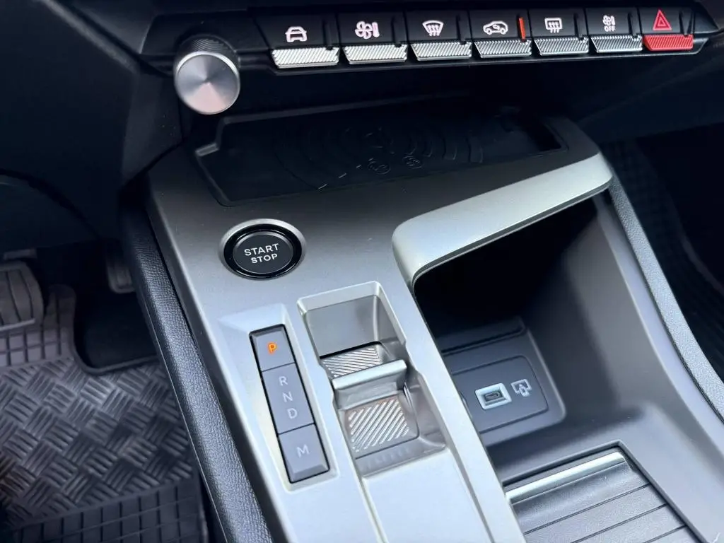 Peugeot 308 SW ALLURE Hybrid  e-DCS6 1.2 / 107kW