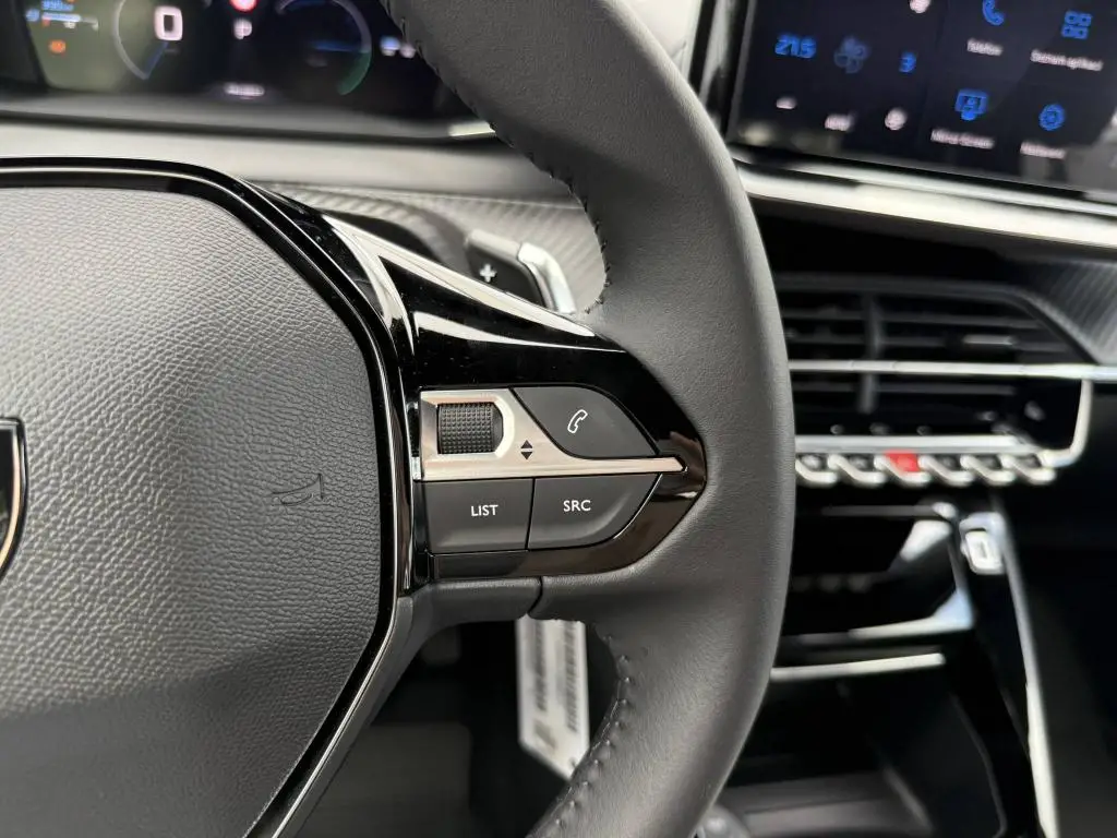 Peugeot 2008 ALLURE Hybrid  1,2 145 e-DCS6 / 107kW