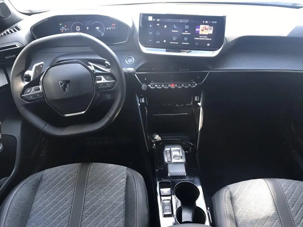 Peugeot 2008 ALLURE Hybrid  1,2 145 e-DCS6 / 107kW