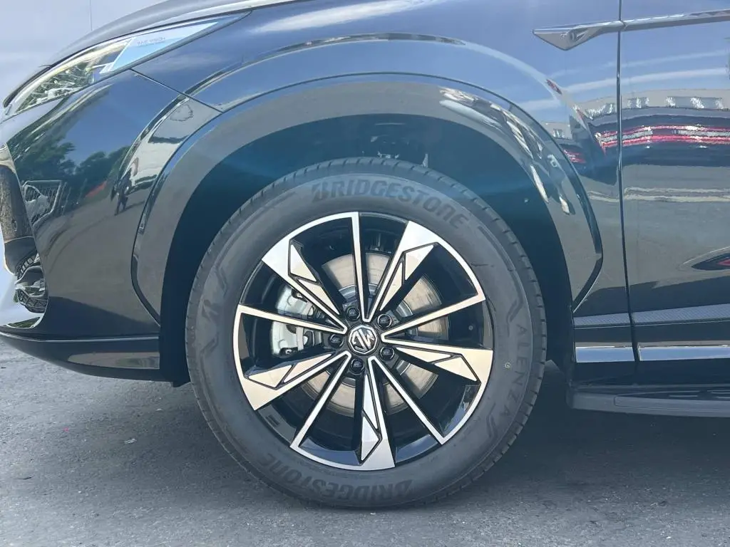 MG HS EXCLUSIVE PHEV 1,5TGI AT / 200kW