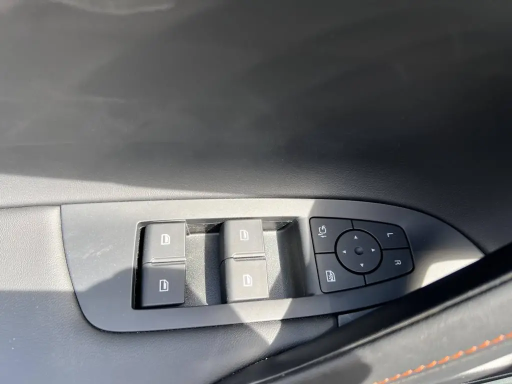 MG HS EXCLUSIVE PHEV 1,5TGI AT / 200kW