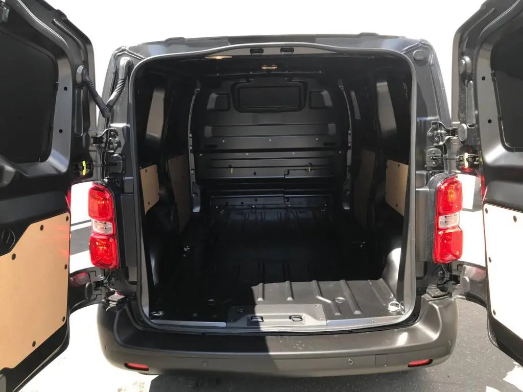 Peugeot Expert L2 2,2 BlueHDi  EAT8 / 110kW