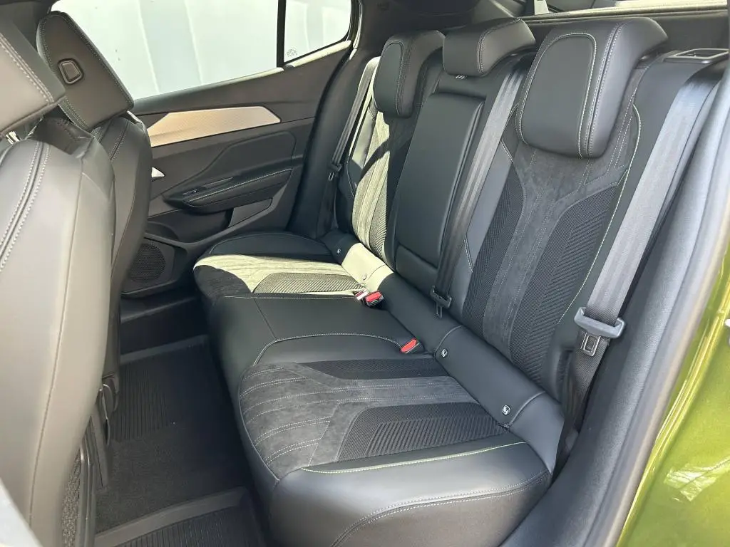 Peugeot 408 GT 240 e-DCS7 1,6 PureTech / 177kW