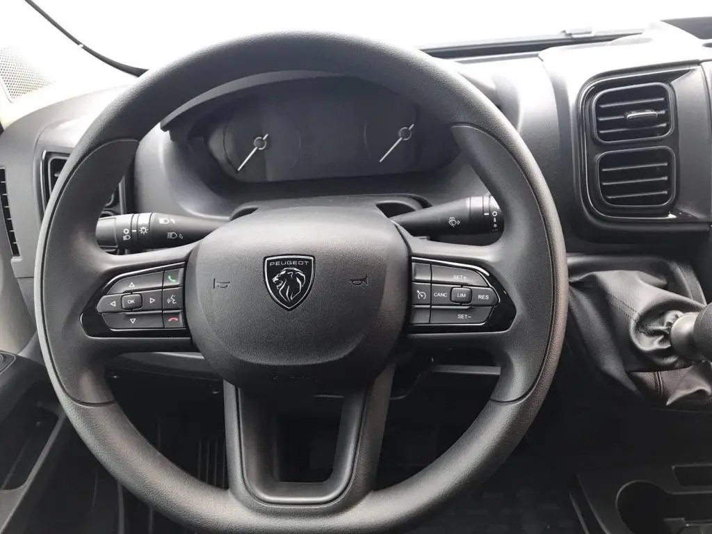 Peugeot Boxer Furgon 3300 L2H2  2,2 BlueHDi MAN6 / 103kW