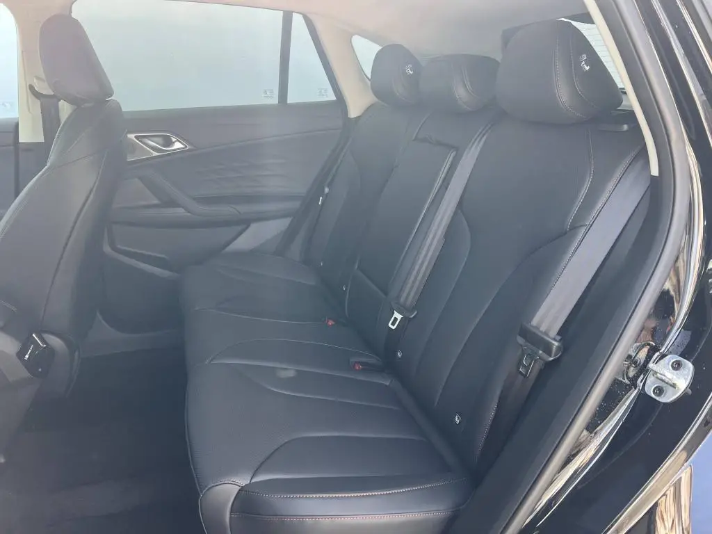 MG HS EXCLUSIVE PHEV 1,5TGI AT / 200kW