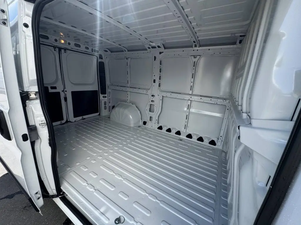 Opel Movano skříň L2H1 3000 6°MT 2,2 CDTi / 88kW