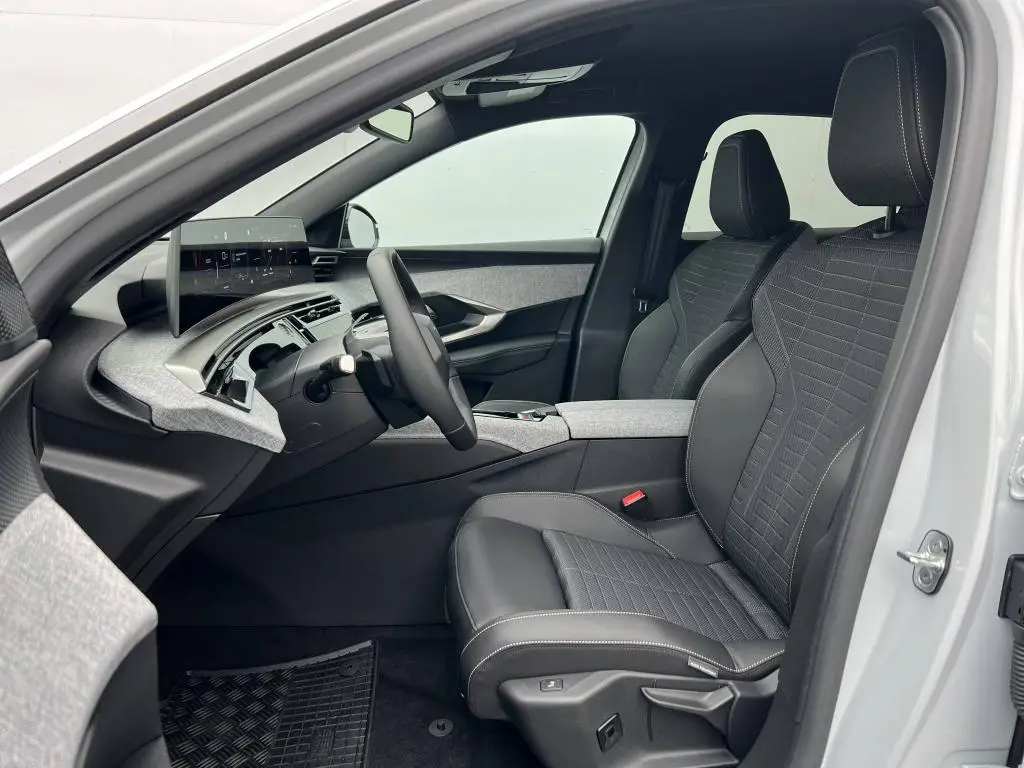 Peugeot 3008 ALLURE Hybrid e-DCS6 1,2 / 107kW