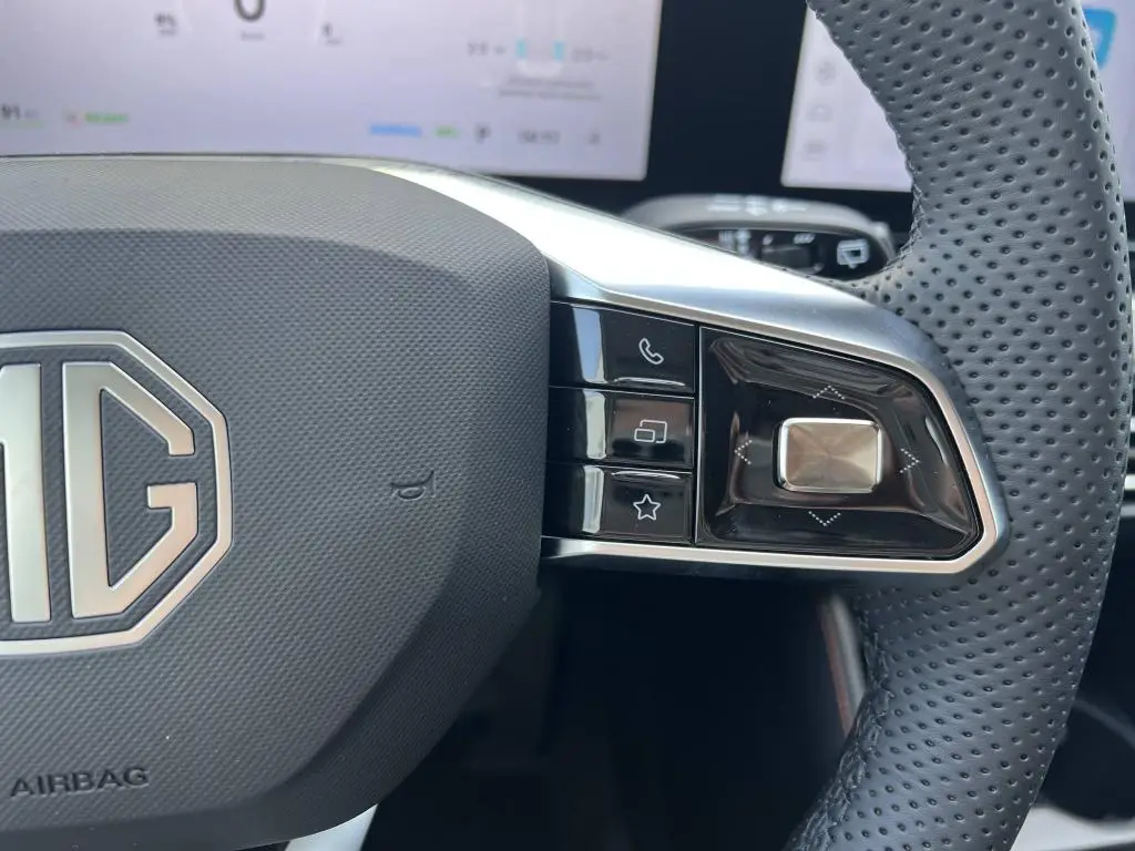 MG HS EXCLUSIVE PHEV 1,5TGI AT / 200kW
