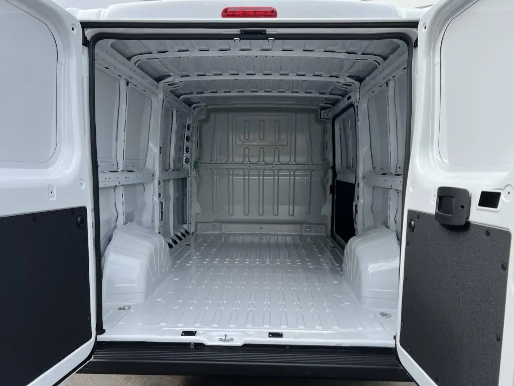 Peugeot Boxer Furgon  3000 L2H1 S&S MAN6 2,2 BlueHDi  / 88kW