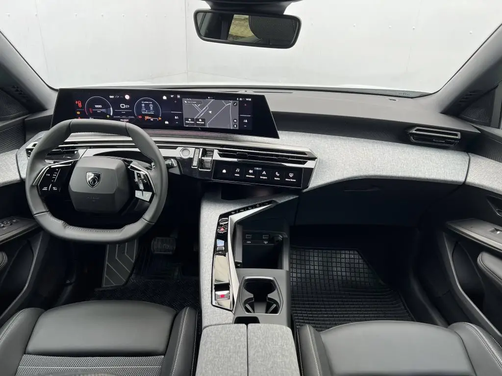 Peugeot 3008 ALLURE Hybrid e-DCS6 1,2 / 107kW