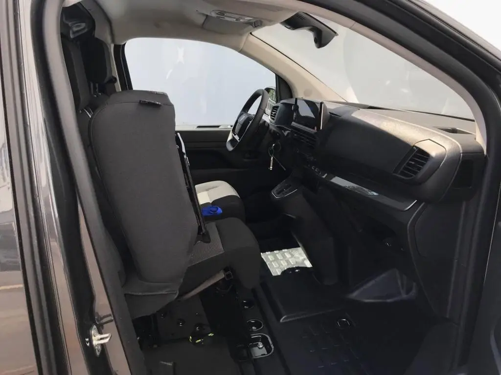 Peugeot Expert L2 2,2 BlueHDi  EAT8 / 110kW