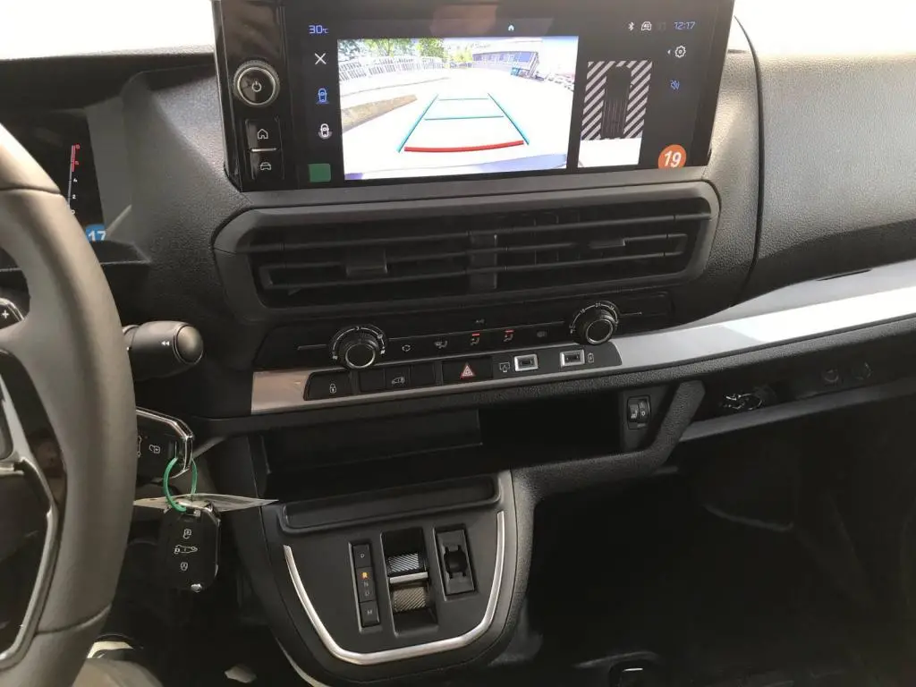 Peugeot Expert L2 2,2 BlueHDi  EAT8 / 110kW