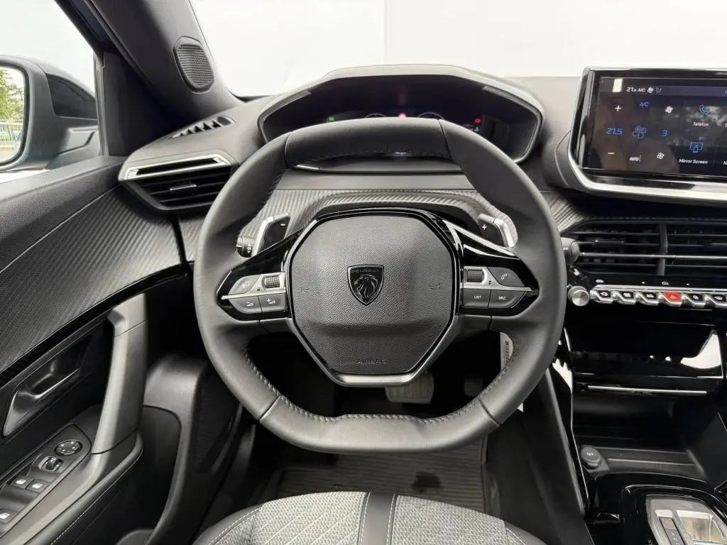 Peugeot 2008 ALLURE Hybrid  1,2 145 e-DCS6 / 107kW