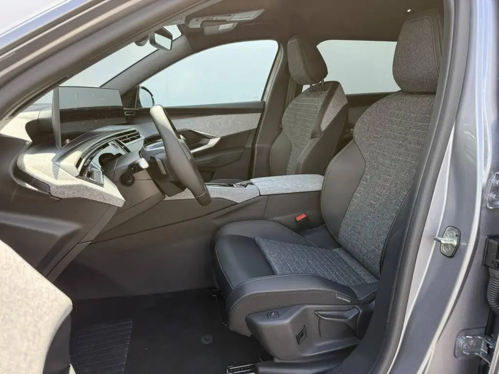 Peugeot 5008 ALLURE Hybrid e-DCS6 1,2 / 107kW