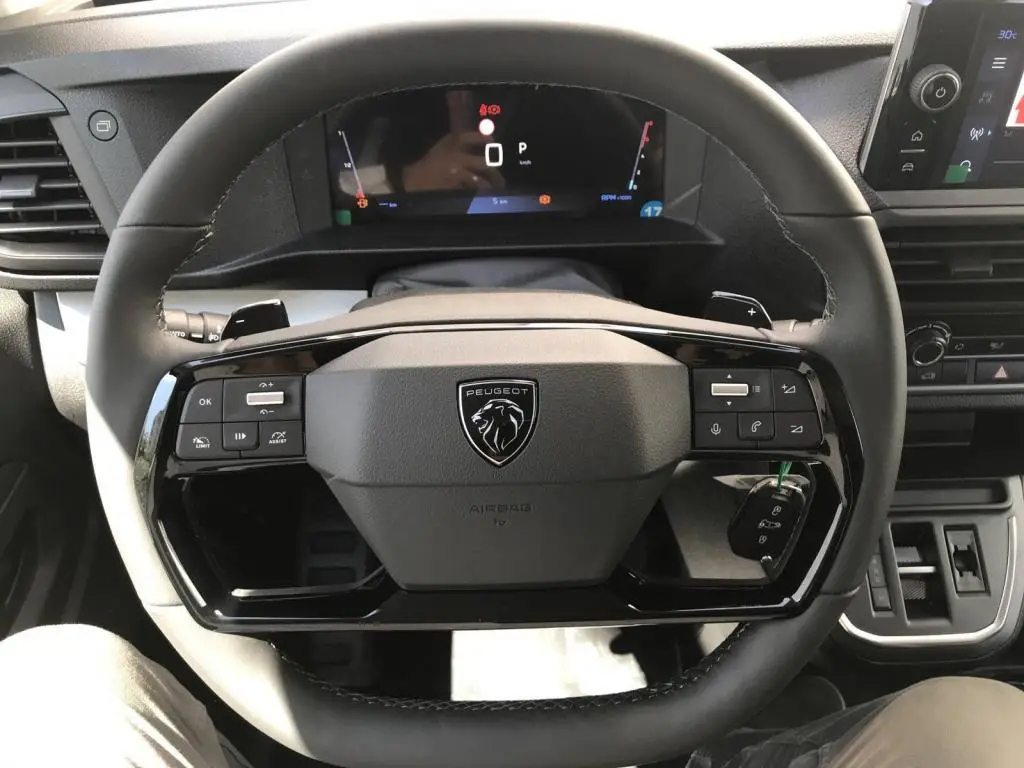 Peugeot Expert L2 2,2 BlueHDi  EAT8 / 110kW