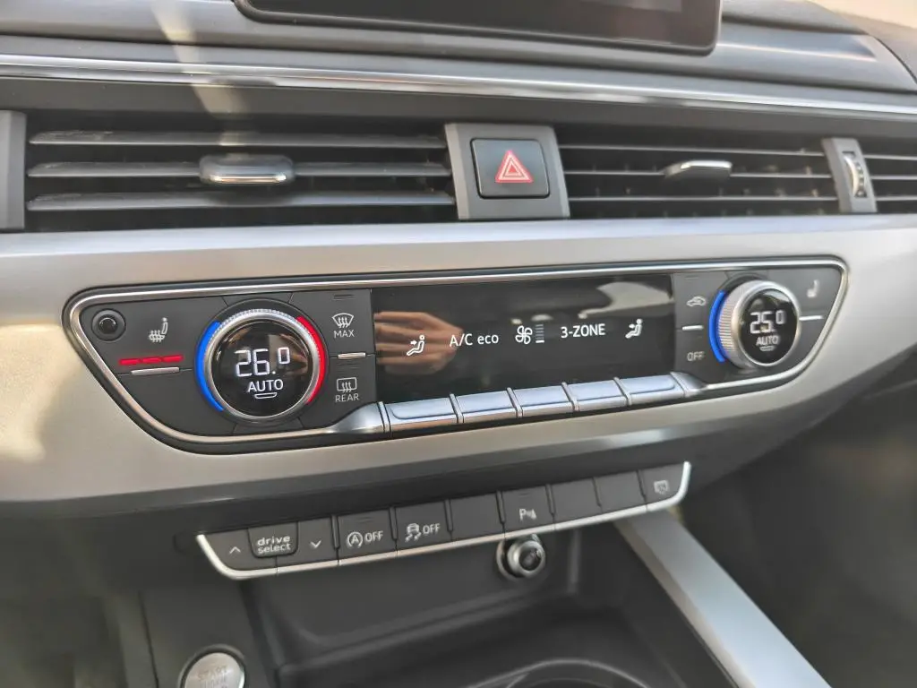 Audi A4 Avant  Quattro 2,0TDI  / 140kW