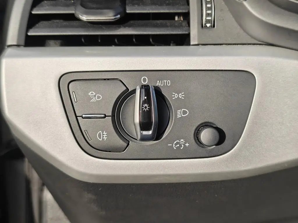 Audi A4 Avant  Quattro 2,0TDI  / 140kW