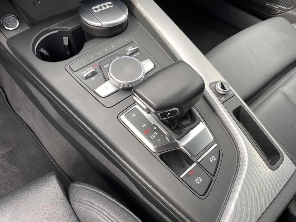 Audi A4 Avant  Quattro 2,0TDI  / 140kW