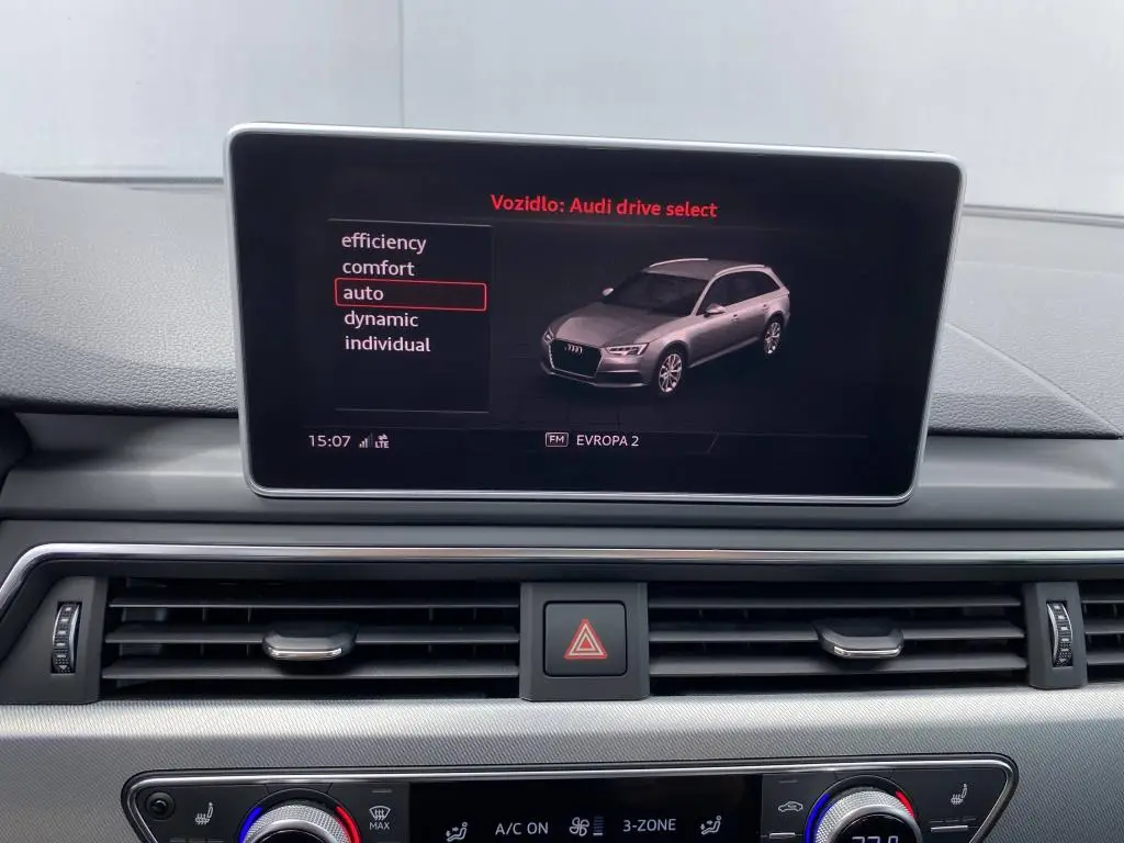 Audi A4 Avant  Quattro 2,0TDI  / 140kW