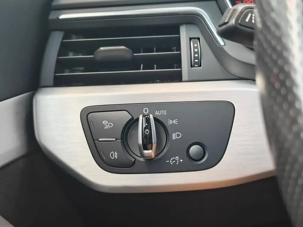Audi A4 Avant S-Line 2,0 TSI 185 kW Quattro 7ST 2,0TFSI  / 185kW
