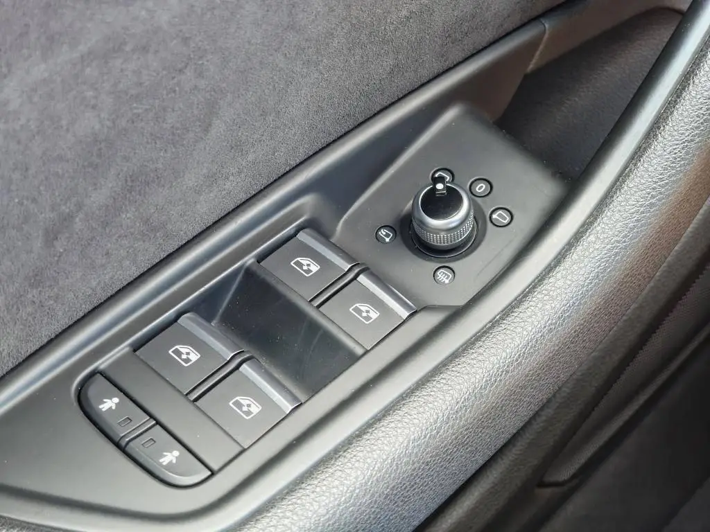 Audi A4 Avant S-Line 2,0 TSI 185 kW Quattro 7ST 2,0TFSI  / 185kW