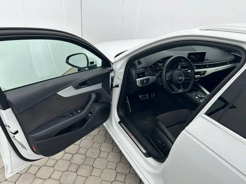 Audi A4 Avant Sline 40 7ST Quattro 2,0TDI  / 140kW
