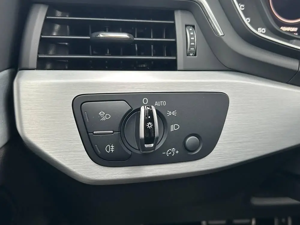 Audi A4 Avant Sline 40 7ST Quattro 2,0TDI  / 140kW