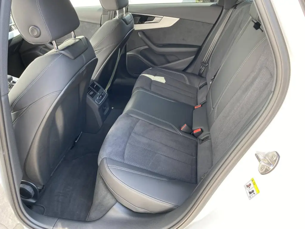 Audi A4 Avant Sline 7ST Quattro 2,0TDI  / 150kW