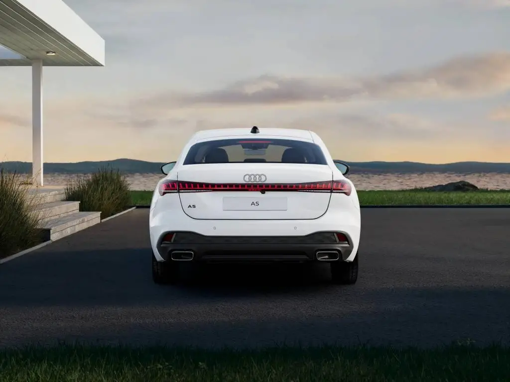 Audi A5 Limuzína e-hybrid quattro 220 kW