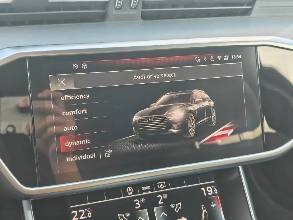 Audi A6 Avant 40 Sline ST7 2,0TDI / 150kW