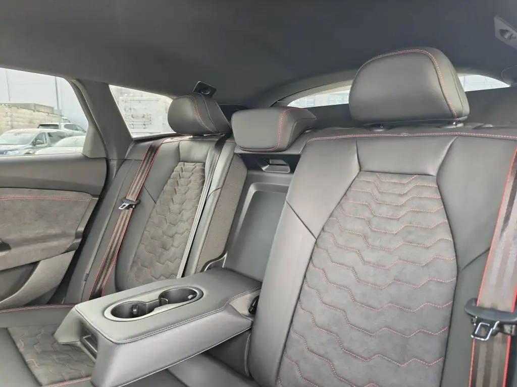 Audi A6 Avant e-tron Performance 100kWh  / 270kW
