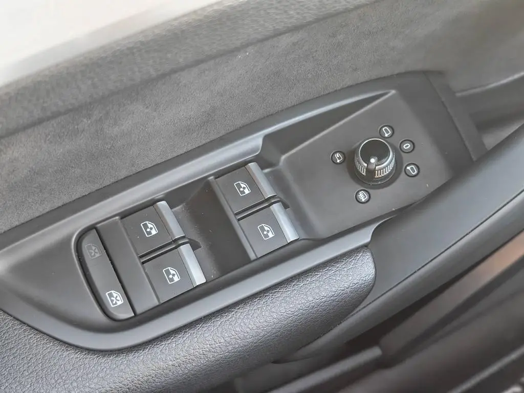 Audi Q5 40 S line Quattro ST7 2,0TDI / 150kW