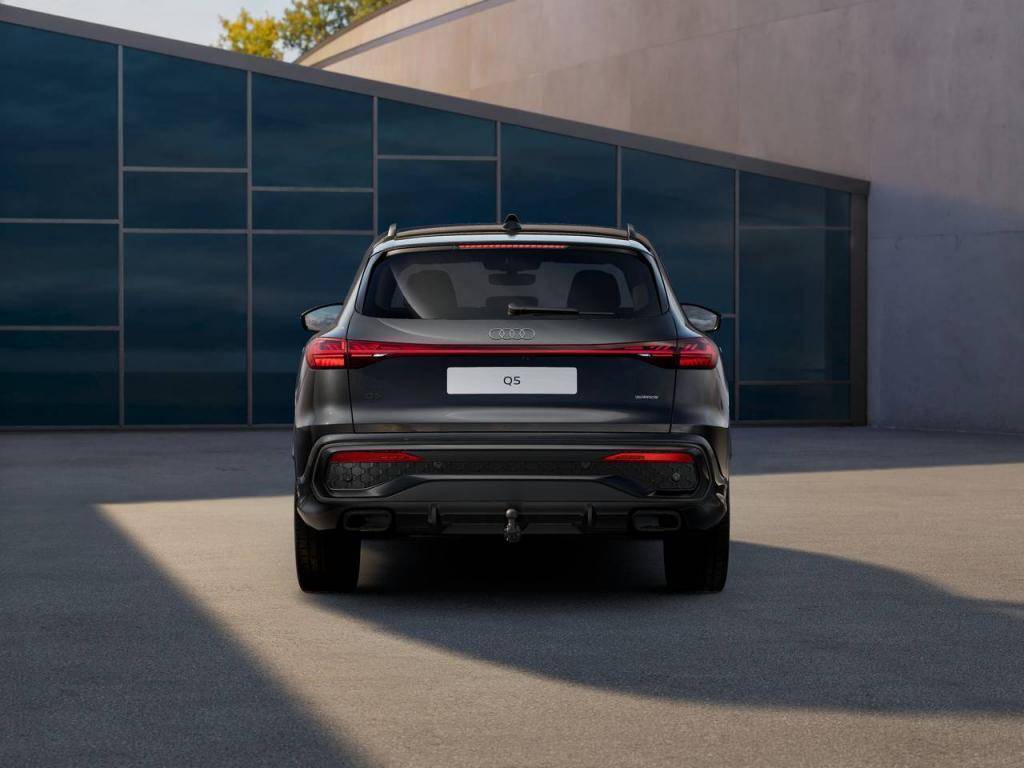 Audi Q5 e-hybrid quattro ST7 2,0TFSI / 220kW