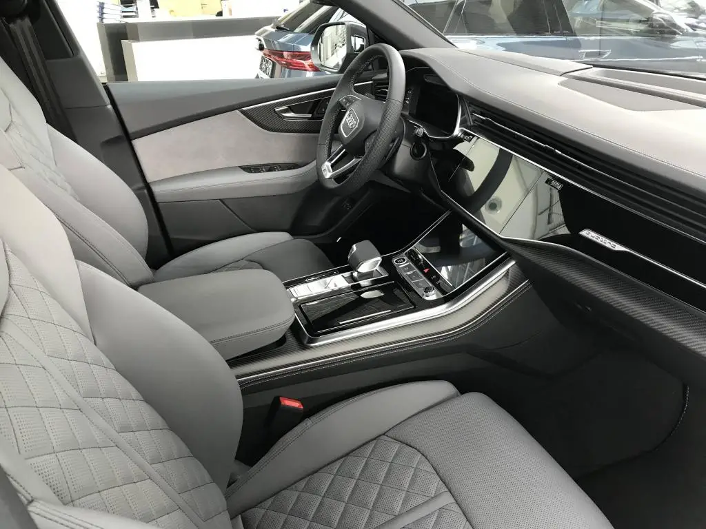 Audi Q8 SUV 60 Quattro 8TT 3,0TFSIe / 250kW