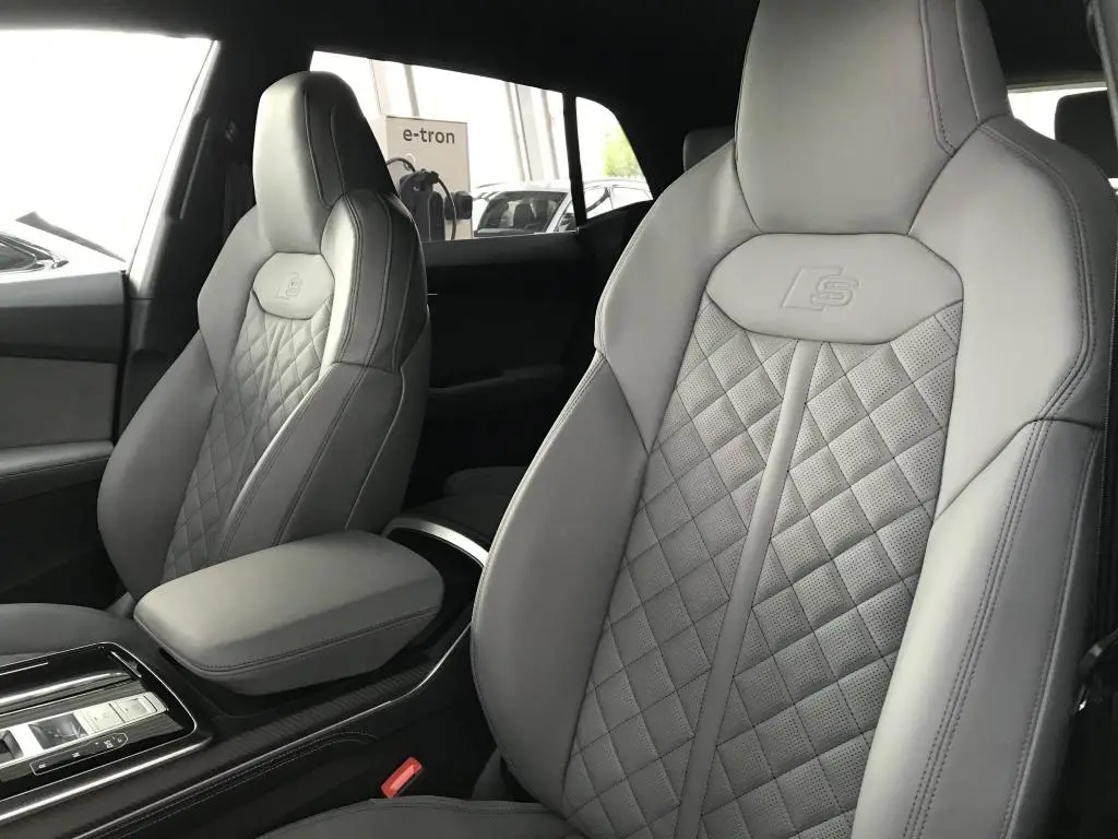 Audi Q8 SUV 60 Quattro 8TT 3,0TFSIe / 250kW