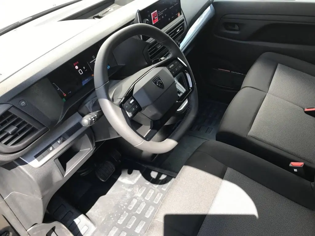 Peugeot Expert L2 2,2 BlueHDi  EAT8 / 110kW