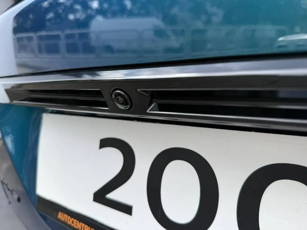 Peugeot 2008 ALLURE Hybrid  1,2 145 e-DCS6 / 107kW