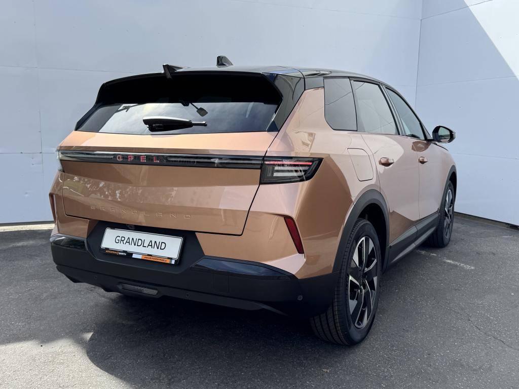 Opel Grandland Ultimate Hybrid TURBO eDCT6 1.2 TURBO / 107kW