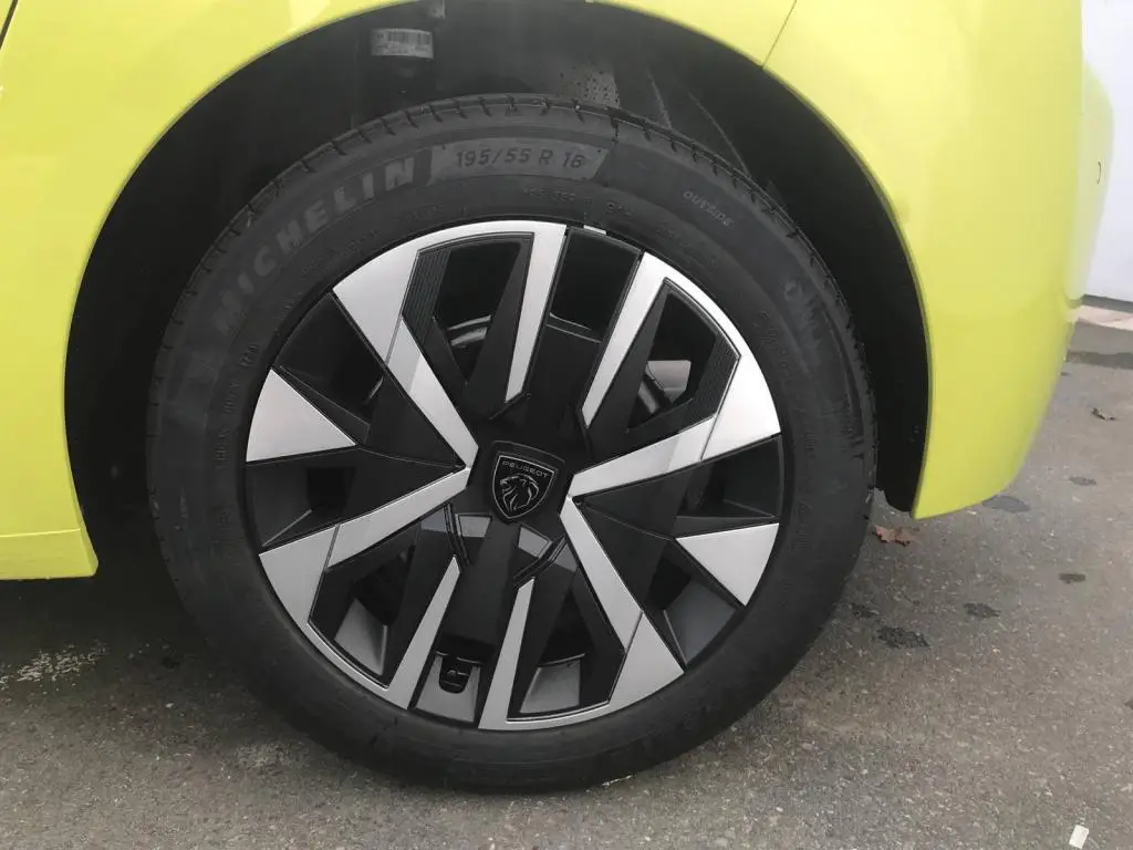 Peugeot 208 STYLE S&S MAN6 1,2 PureTech / 74kW