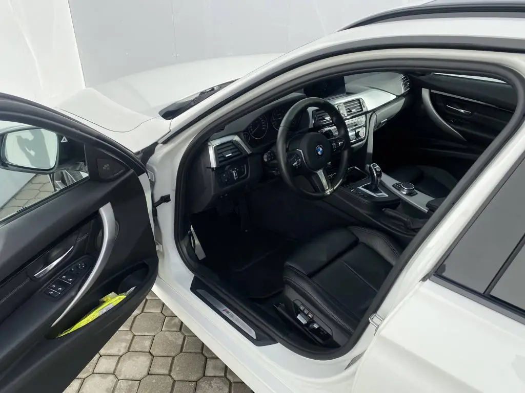 BMW 320D 330i Xdrive 2,0i / 140kW
