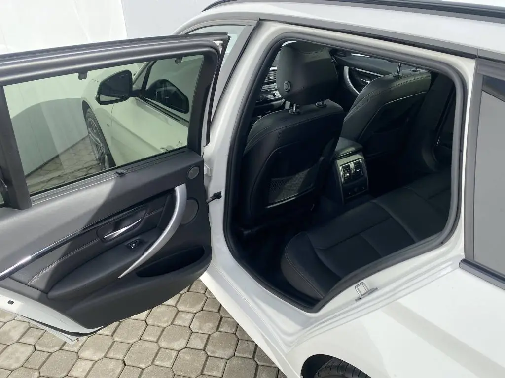 BMW 320D 330i Xdrive 2,0i / 140kW