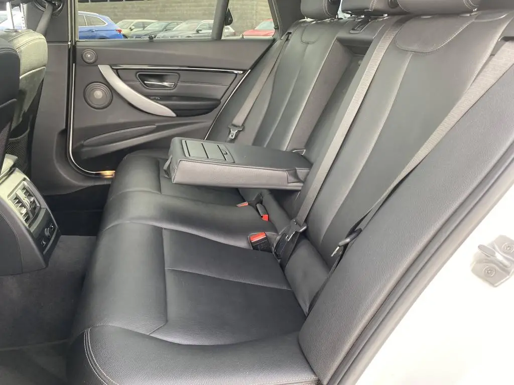 BMW 320D 330i Xdrive 2,0i / 140kW