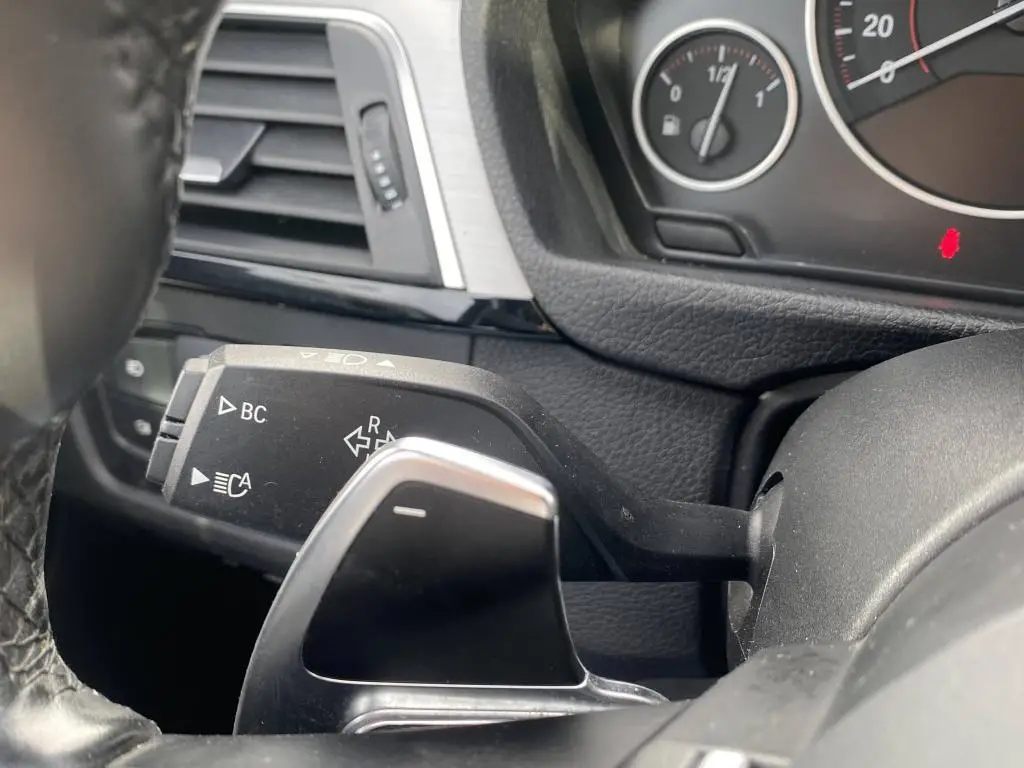 BMW 320D 330i Xdrive 2,0i / 140kW