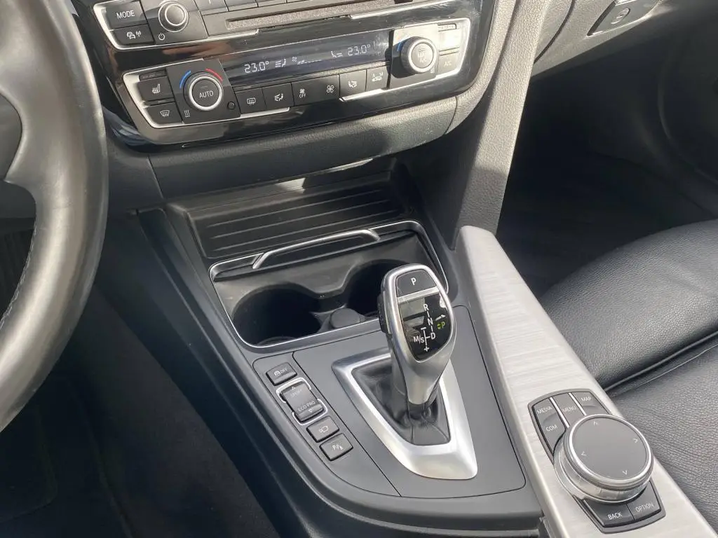 BMW 320D 330i Xdrive 2,0i / 140kW