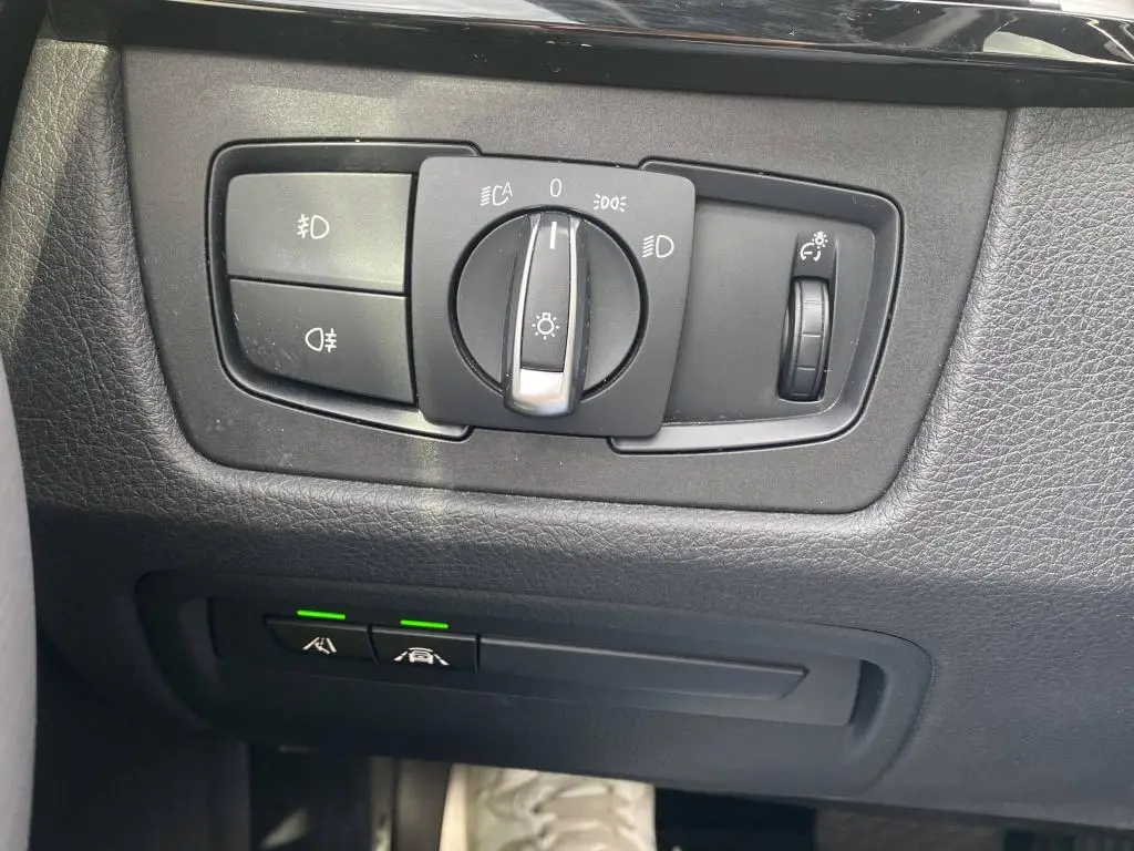 BMW 320D 330i Xdrive 2,0i / 140kW