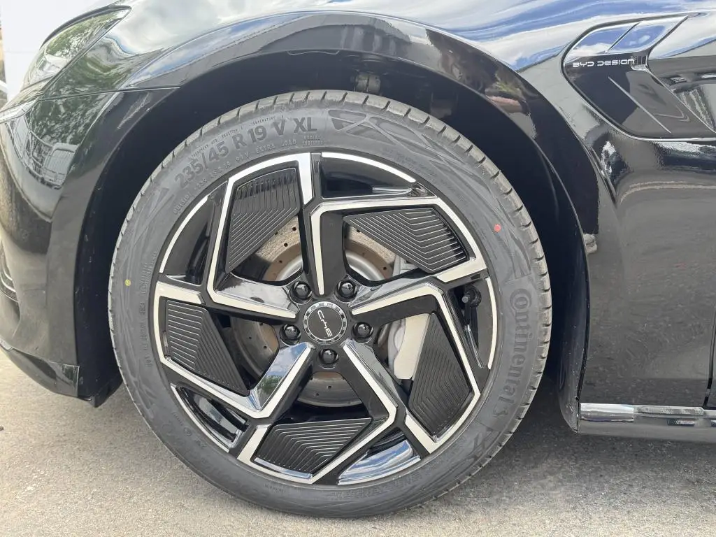 BYD SEAL Excellence AWD 82 kWh  / 390kW