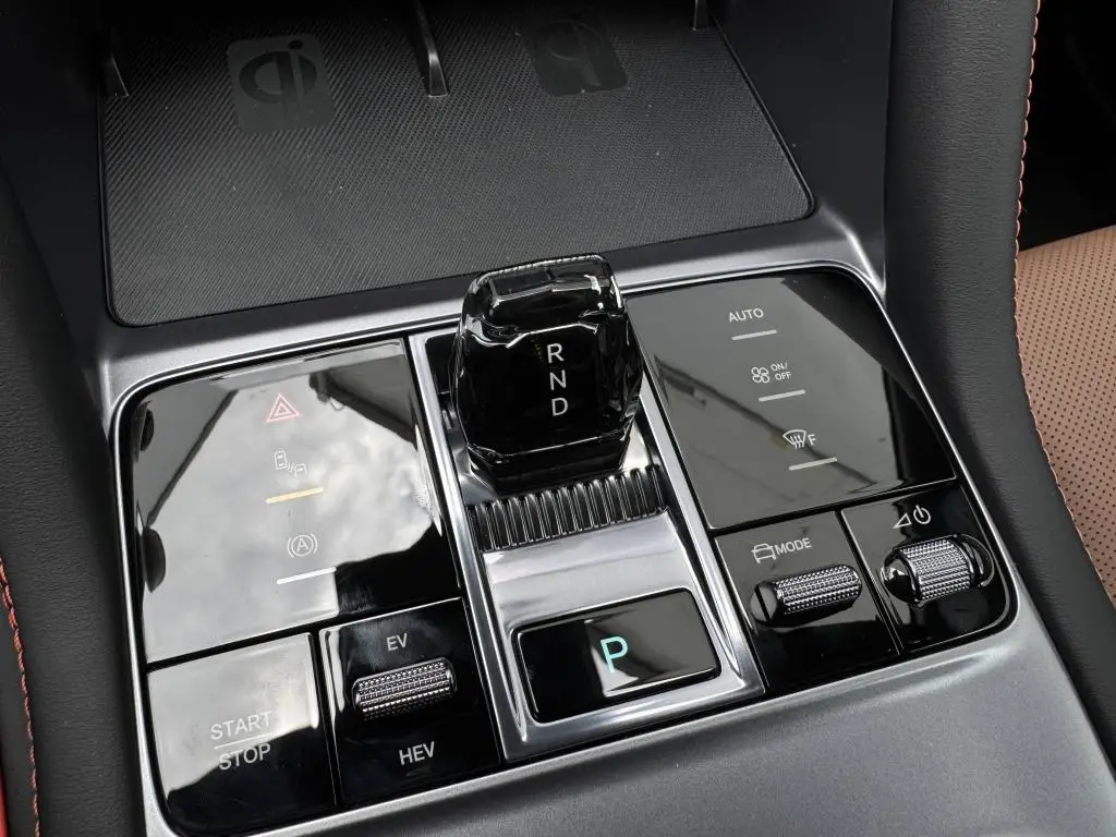 BYD SEAL U DM-i Design AWD 1,5 / 238kW